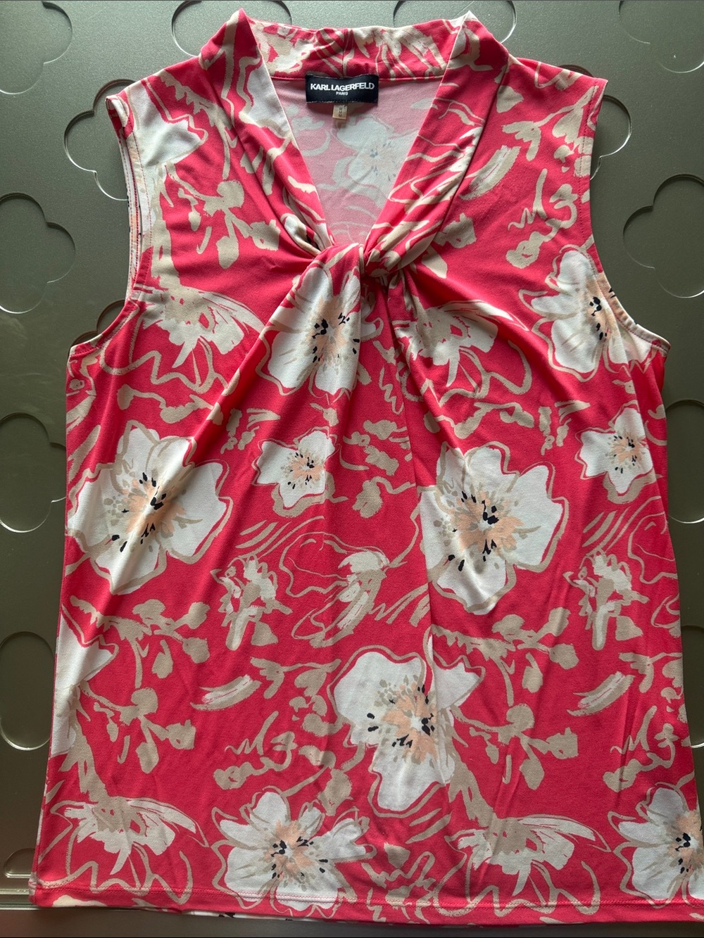 KARL LAGERFELD PARIS Coral Pink Floral Twist Neck Sleeveless Blouse Size Medium - Picture 6 of 11